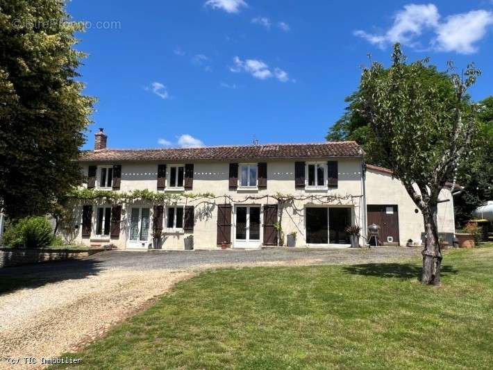 Maison à NANTEUIL-EN-VALLEE