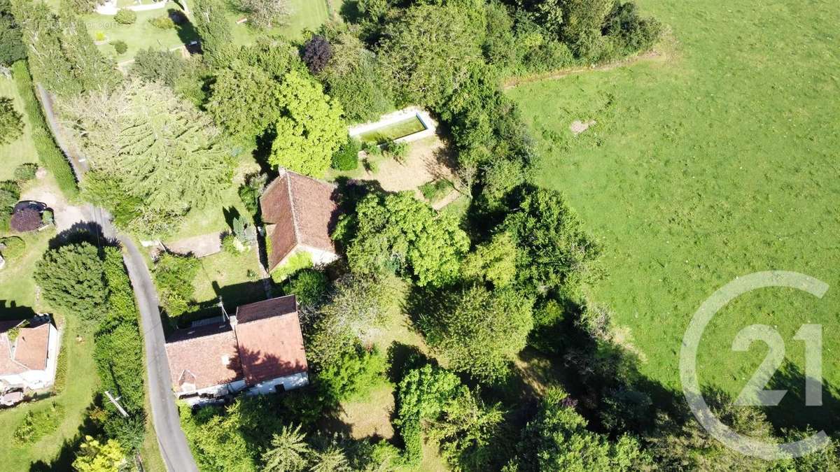 Maison à CHATEAUNEUF-VAL-DE-BARGIS