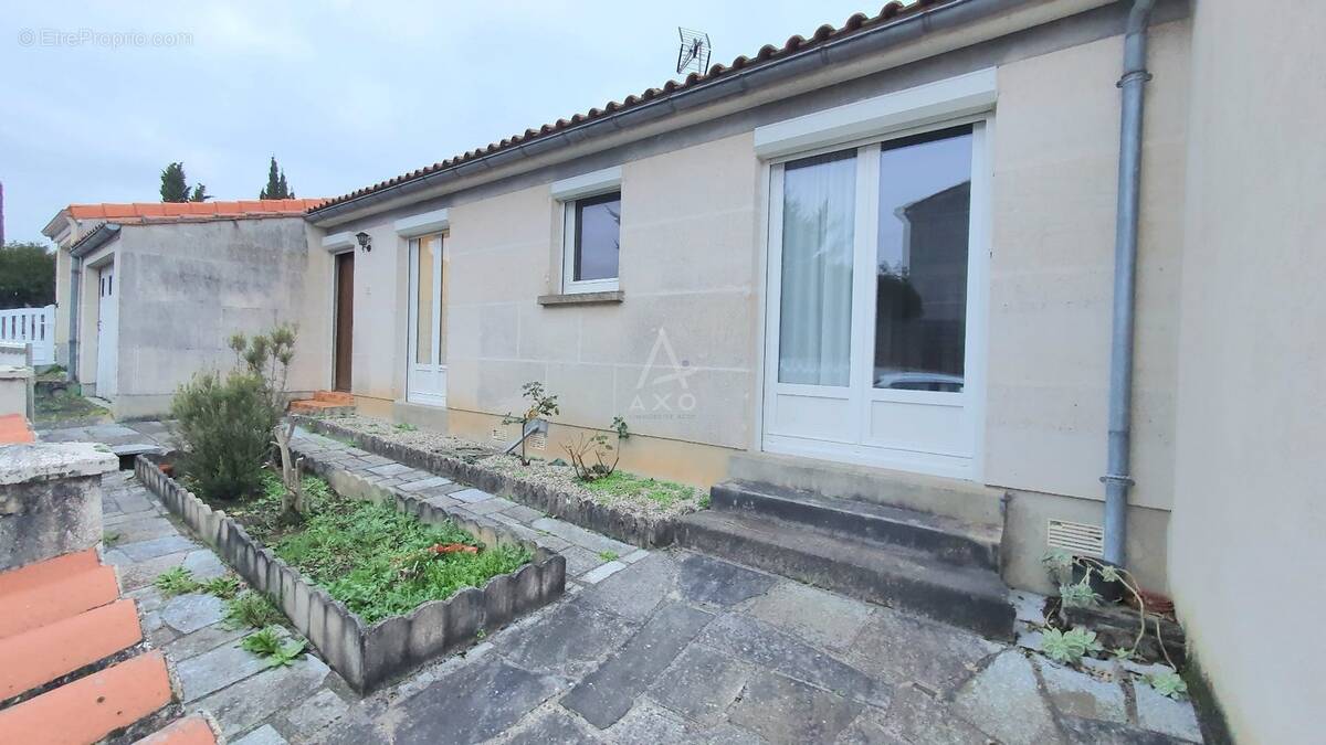 Maison à RUELLE-SUR-TOUVRE