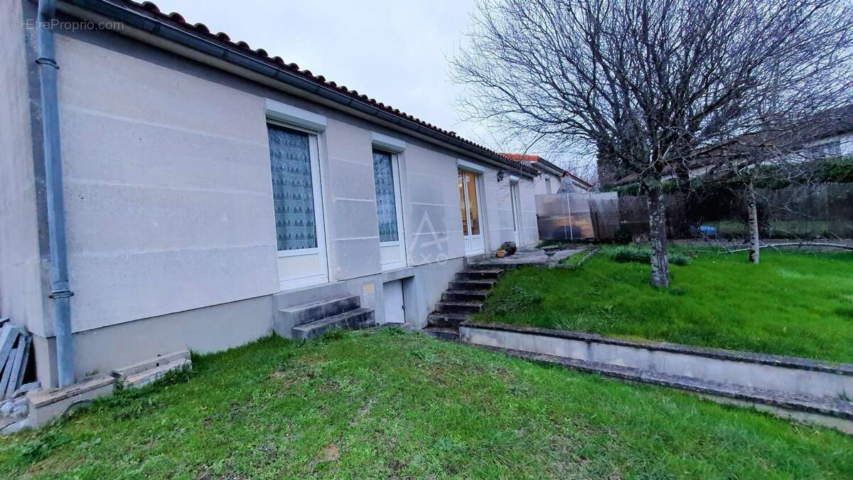 Maison à RUELLE-SUR-TOUVRE