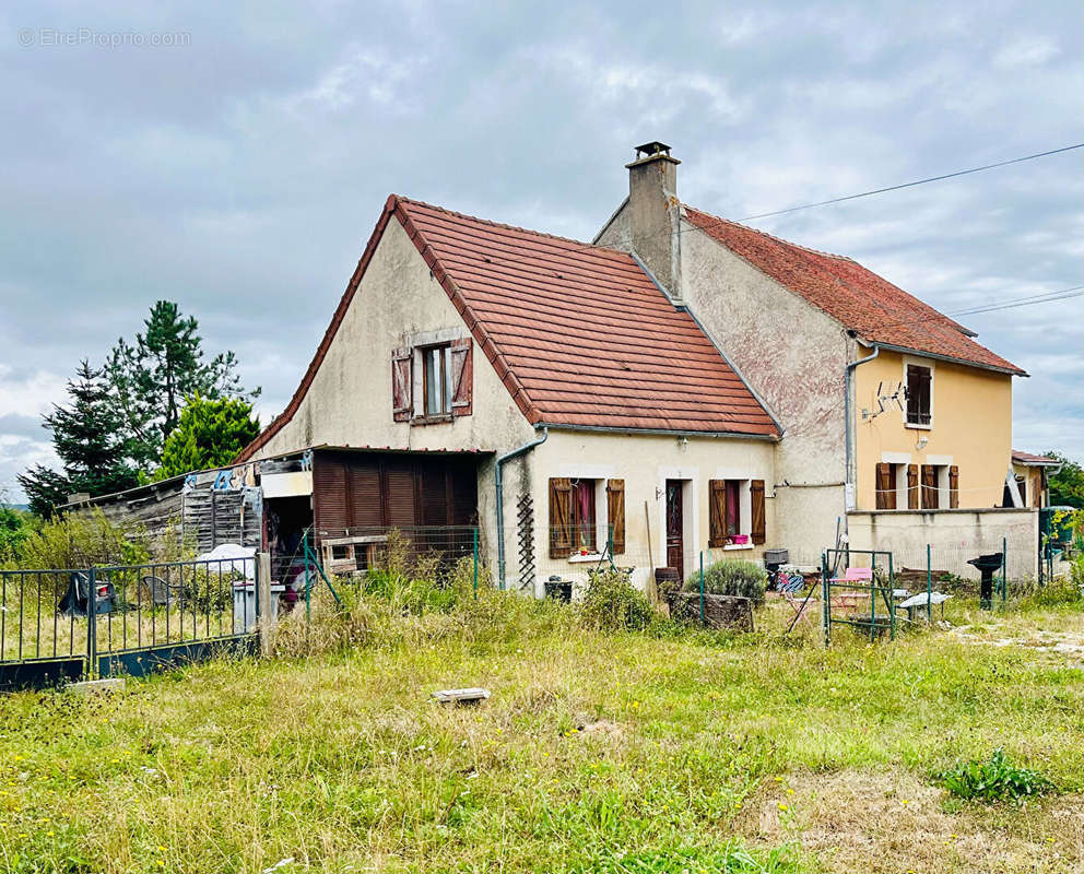 Appartement à ESCAMPS