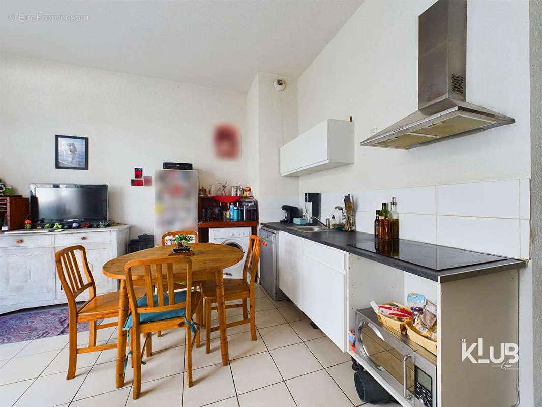 Appartement à MARSEILLE-3E