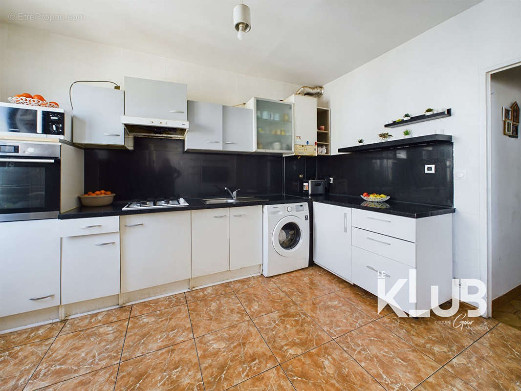 Appartement à MARSEILLE-2E