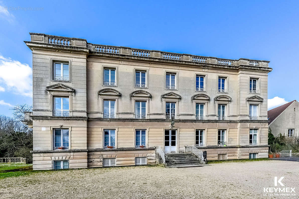 Appartement à VALLANGOUJARD