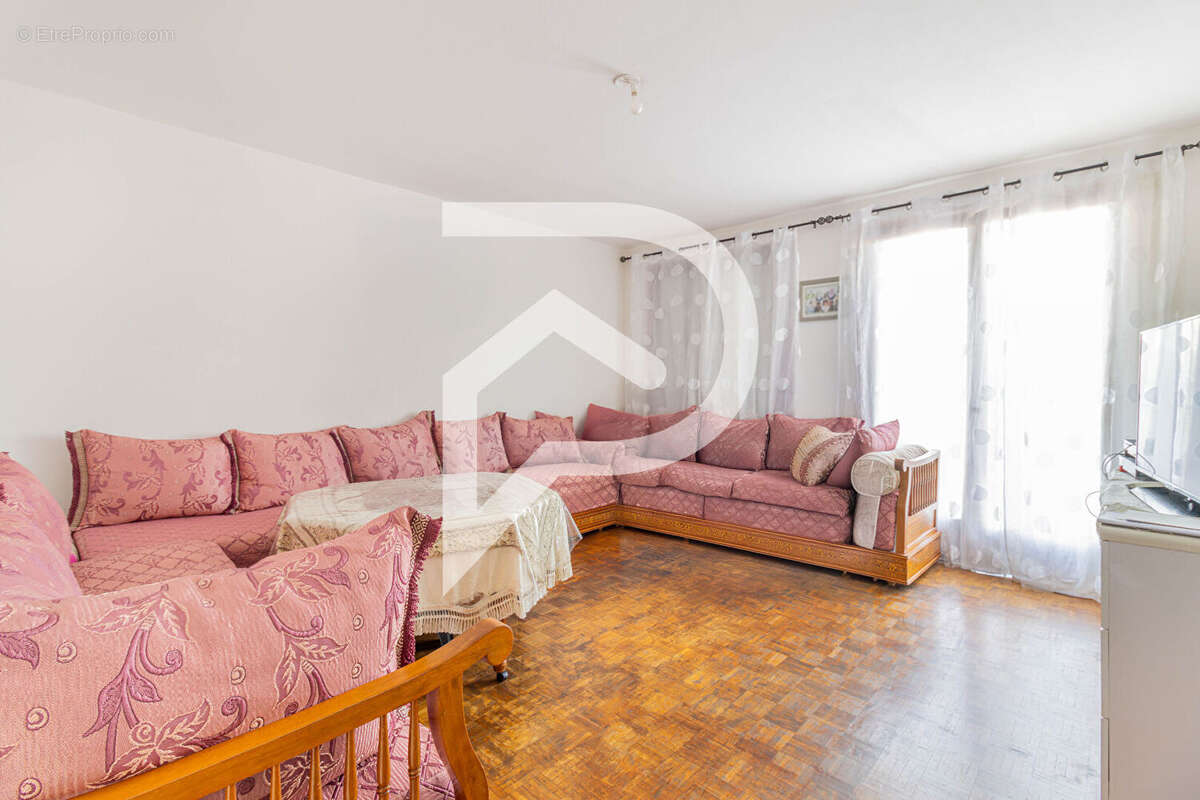 Appartement à MARSEILLE-3E