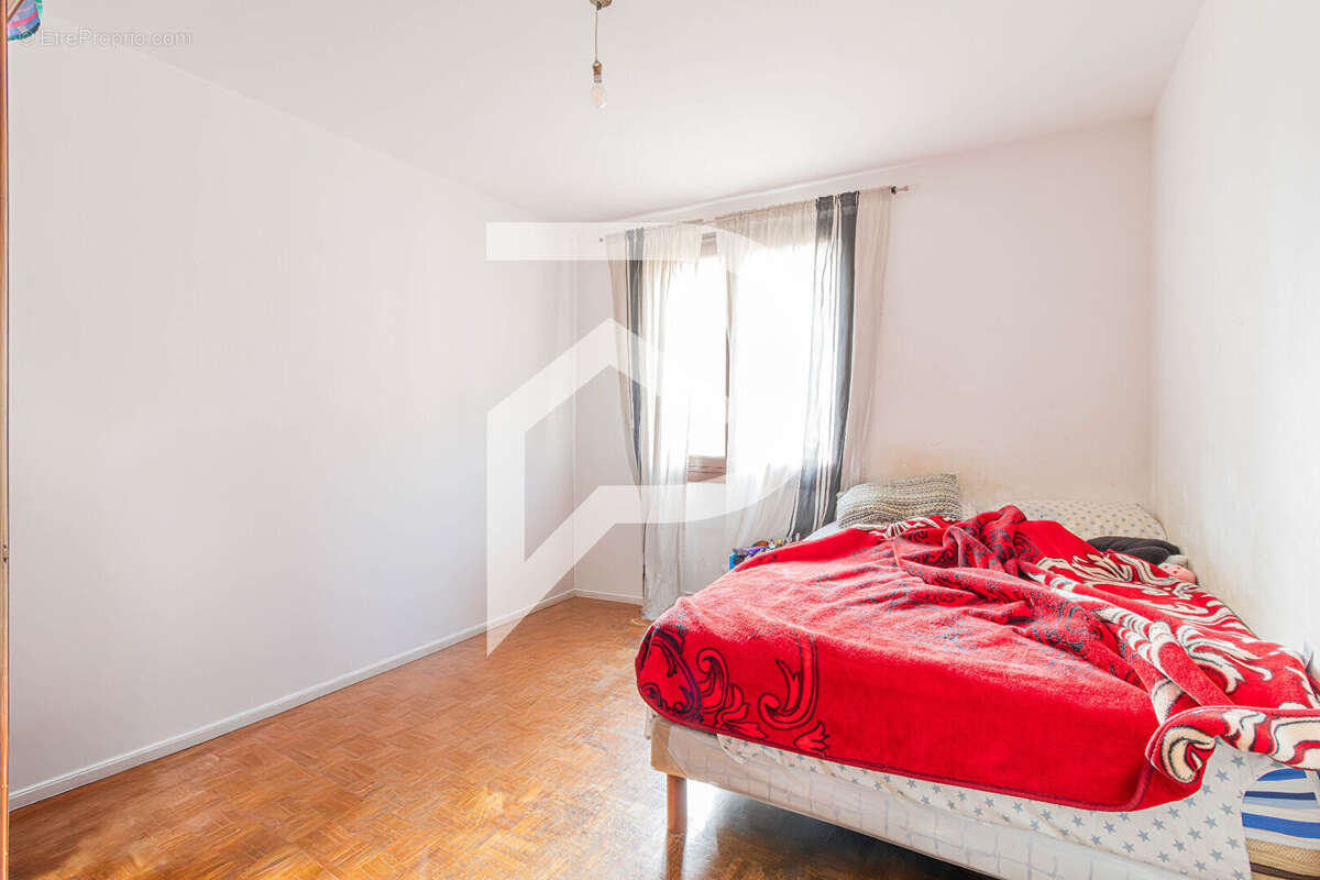 Appartement à MARSEILLE-3E