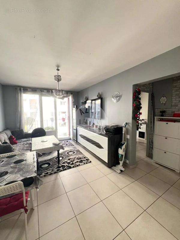 Appartement à MARSEILLE-5E