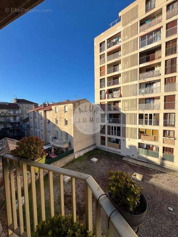 Appartement à MARSEILLE-5E