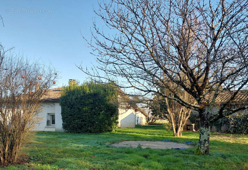 Maison à NEGREPELISSE