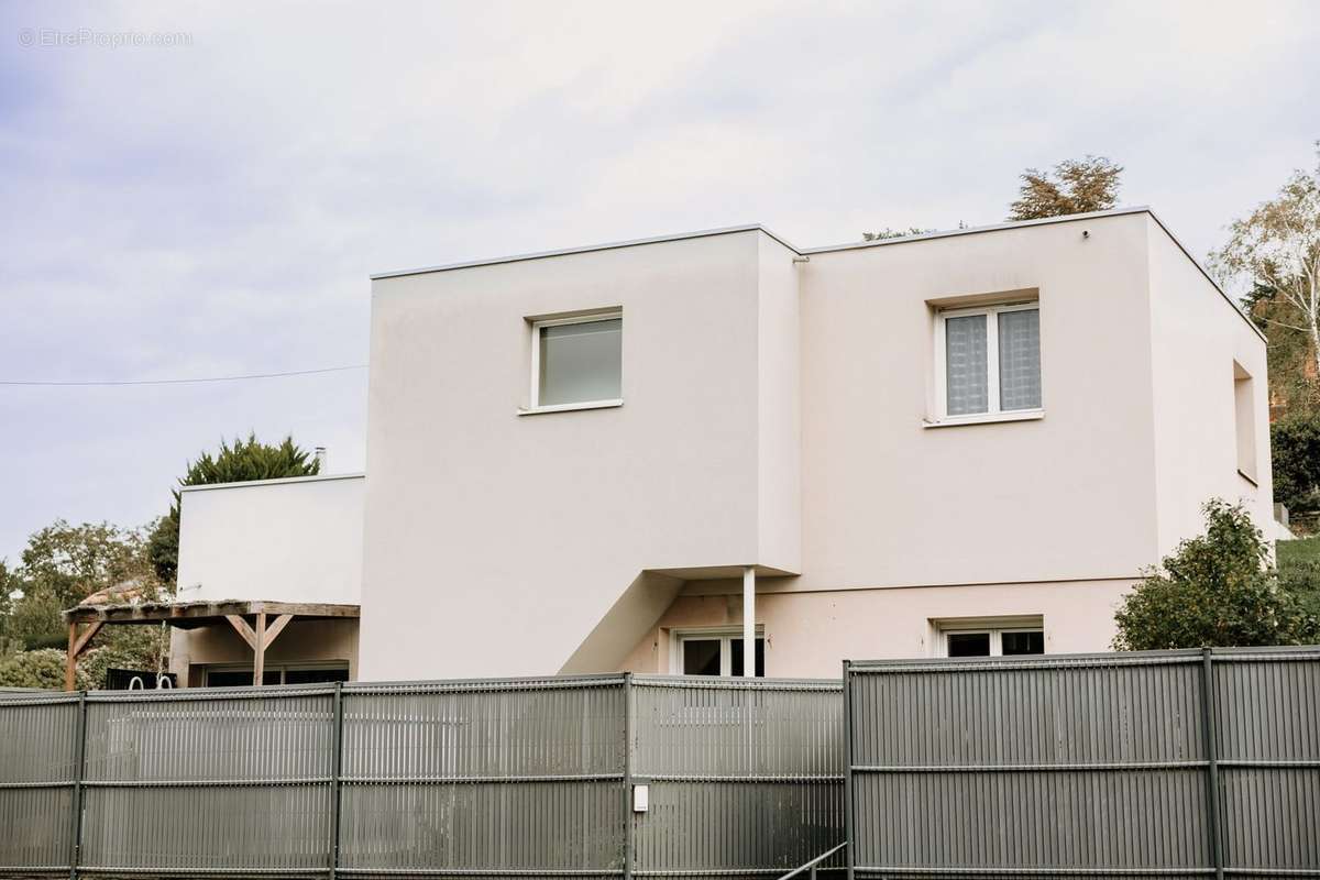 Maison à PERIGNAT-SUR-ALLIER