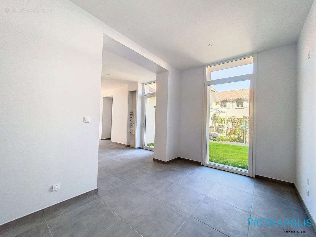 Cuisine - Appartement à SAINT-GENIS-LAVAL