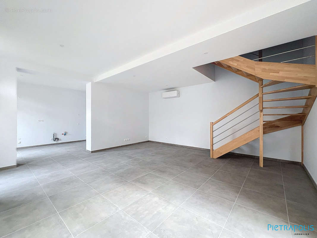 Appartement à SAINT-GENIS-LAVAL