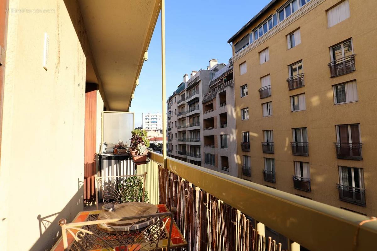 Appartement à MARSEILLE-5E