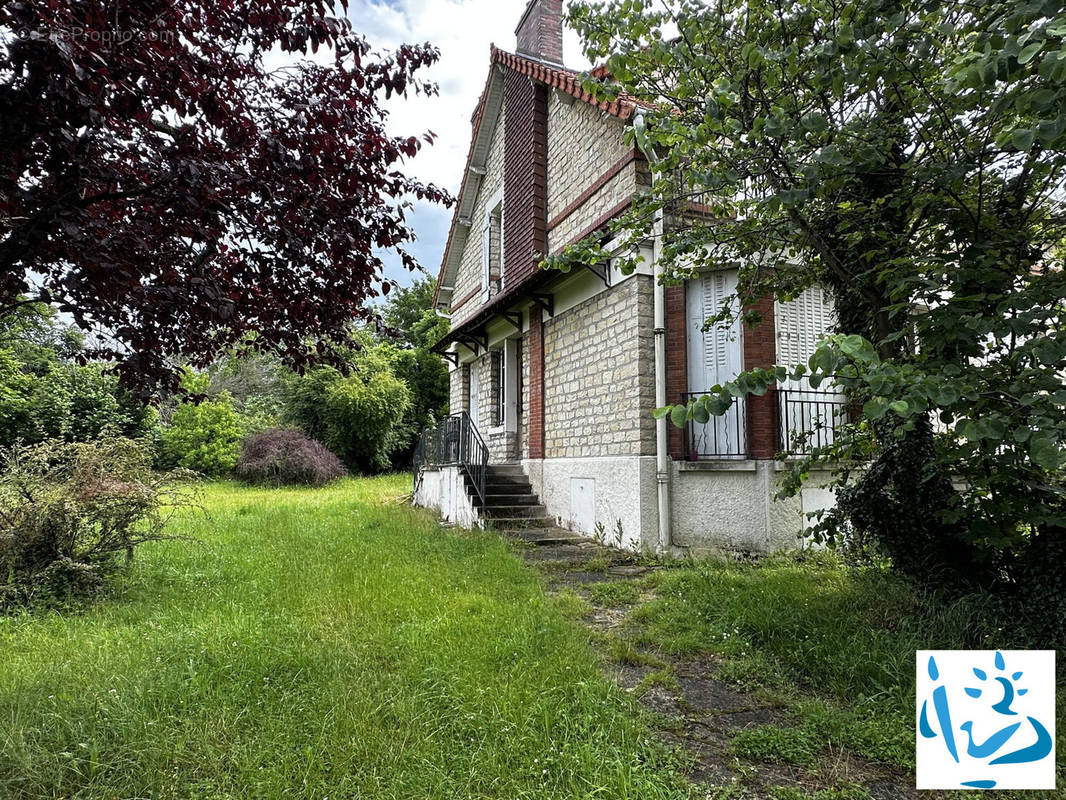 Maison à VILLENEUVE-SUR-YONNE