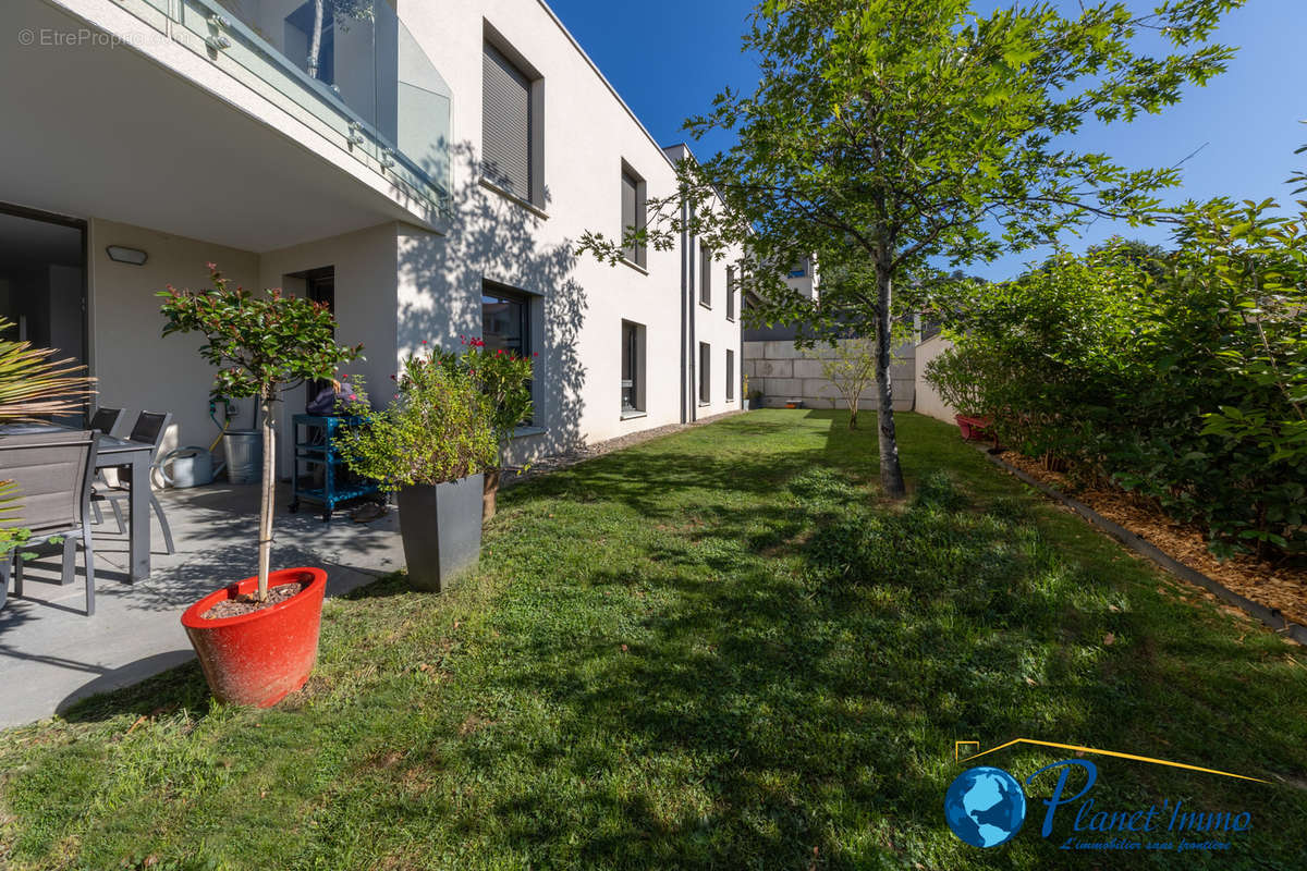 Appartement à SAINT-PRIEST-EN-JAREZ