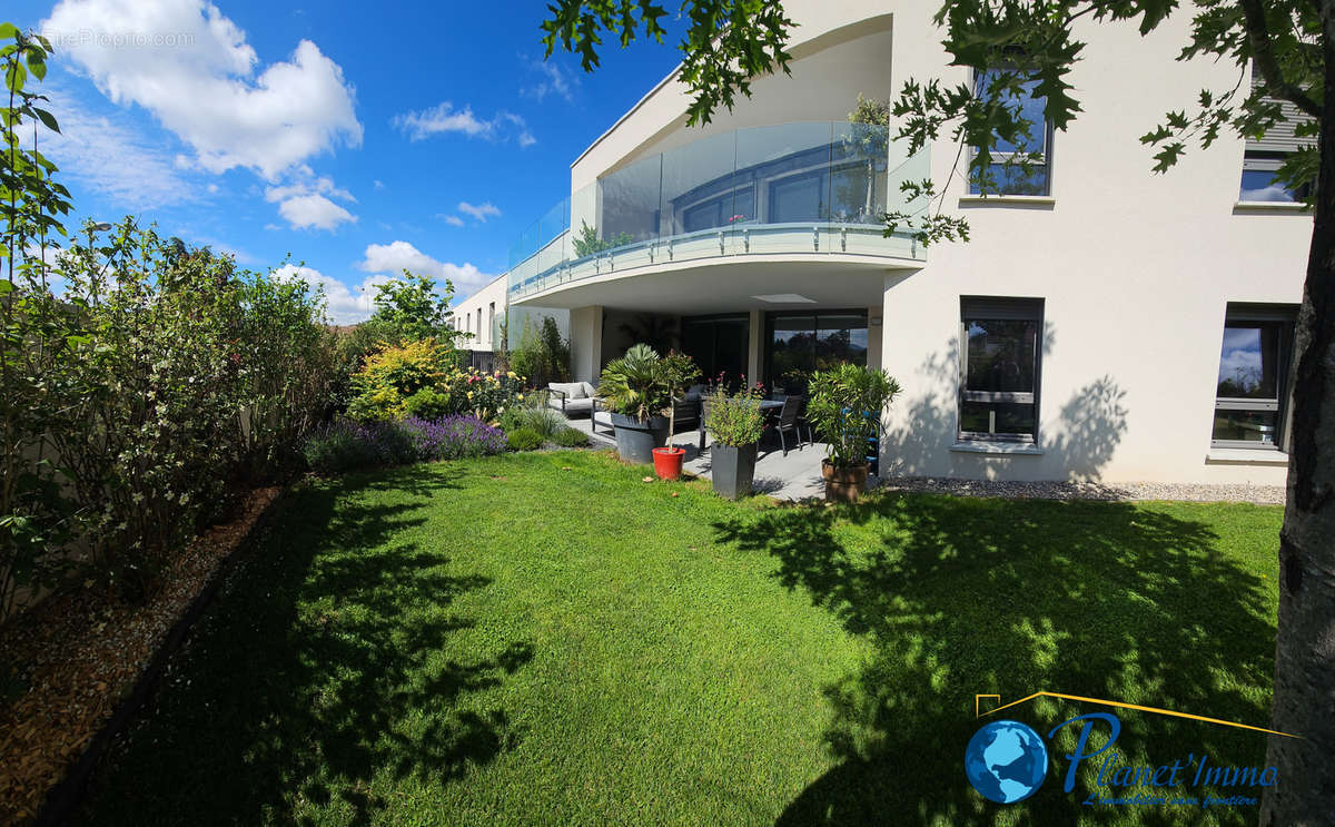 Appartement à SAINT-PRIEST-EN-JAREZ