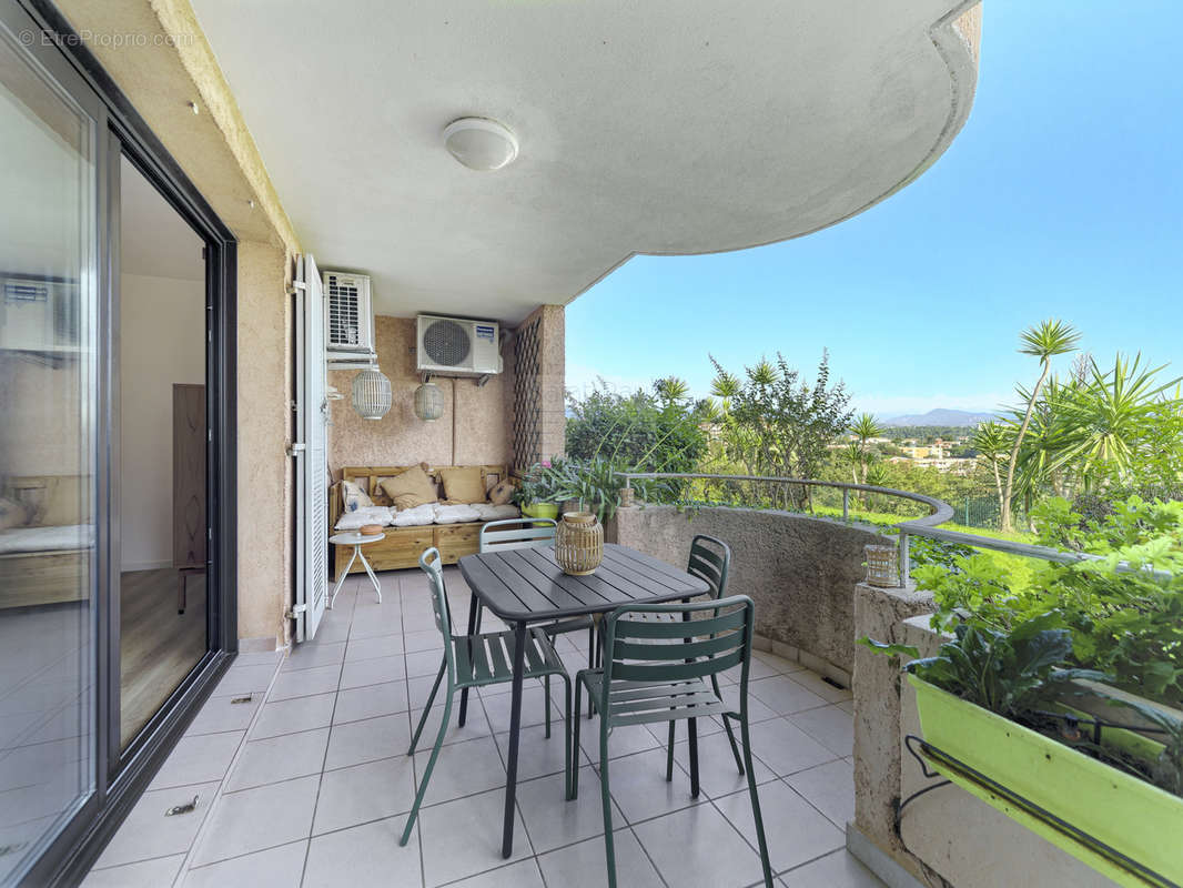 Appartement à VILLENEUVE-LOUBET