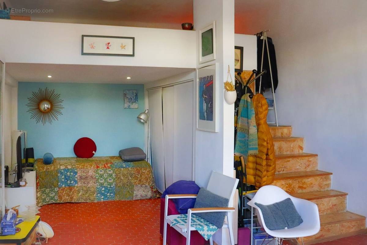 Appartement à MARSEILLE-5E