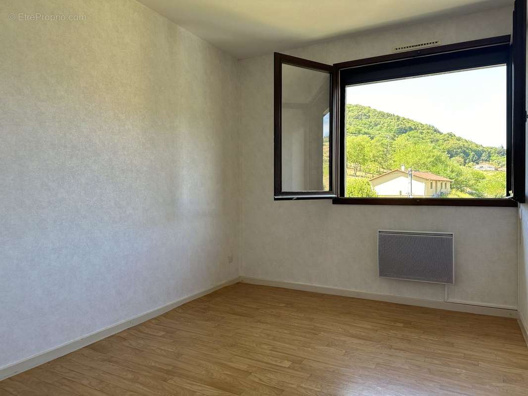 Appartement à BEAUJEU