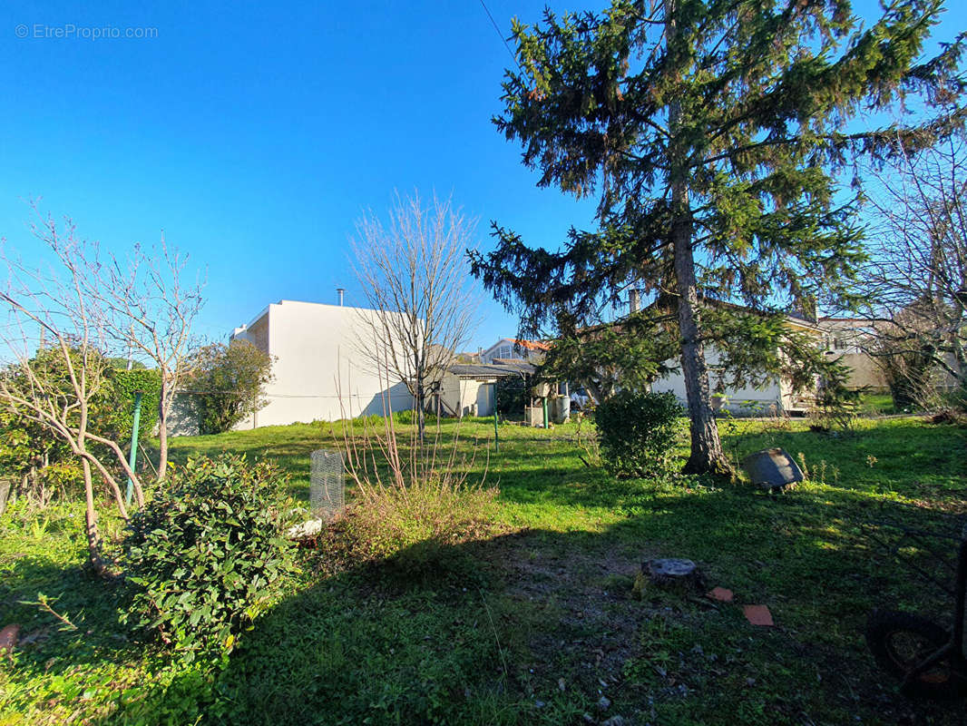 Terrain à PESSAC