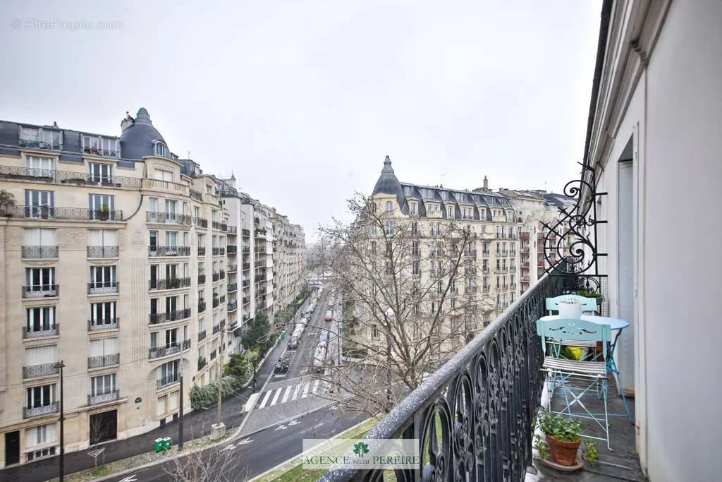 Appartement à PARIS-17E