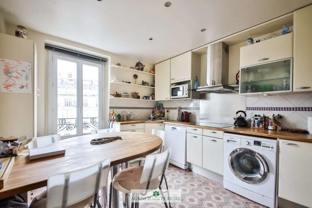 Appartement à PARIS-17E