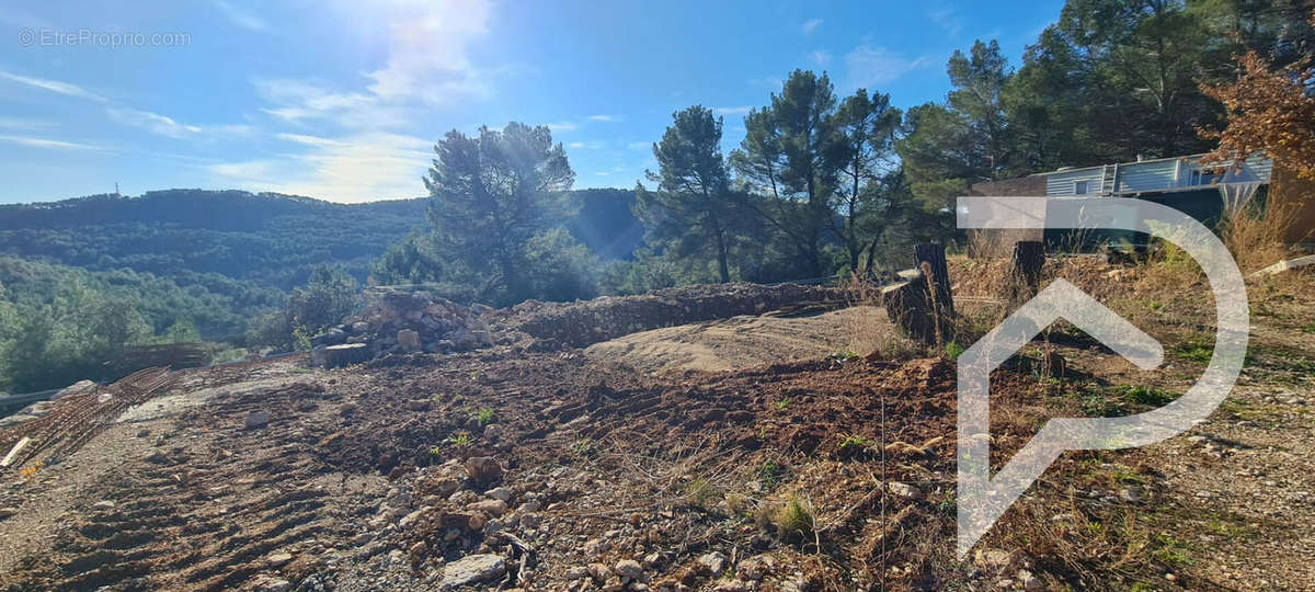 Terrain à SALERNES