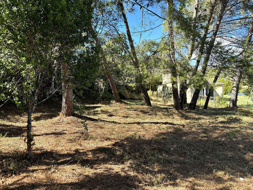 Terrain à VILLENEUVE-LES-AVIGNON