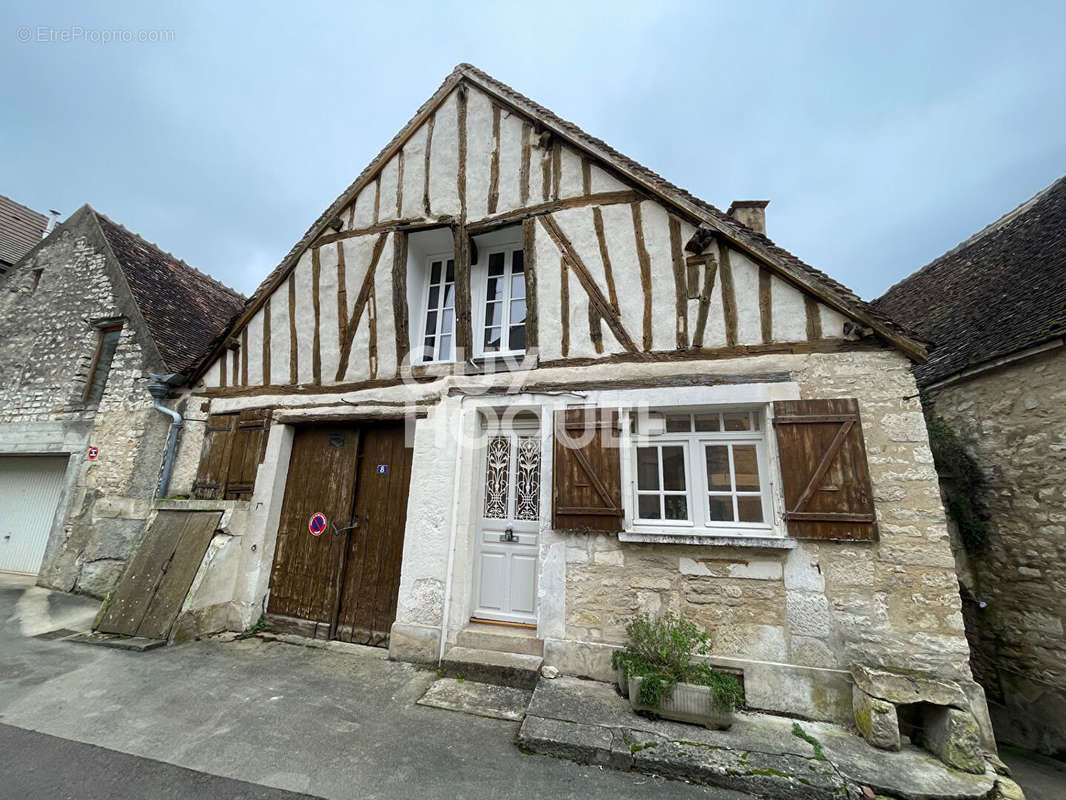 Maison à SAINT-BRIS-LE-VINEUX