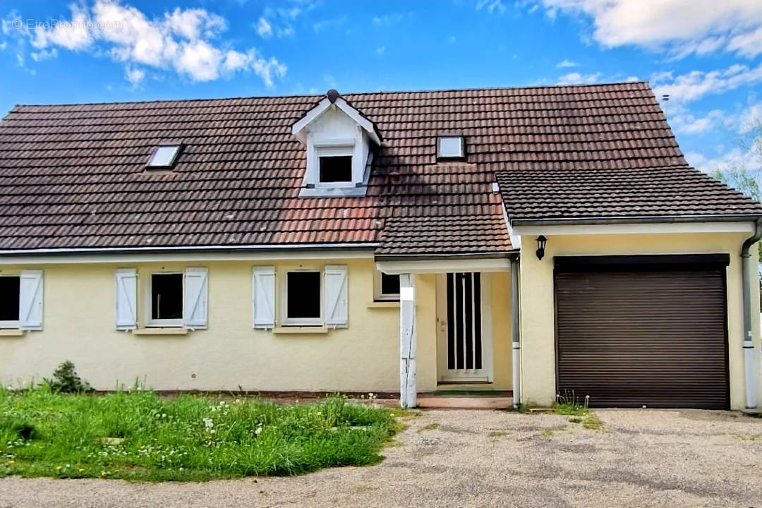 Maison à MONT-SOUS-VAUDREY