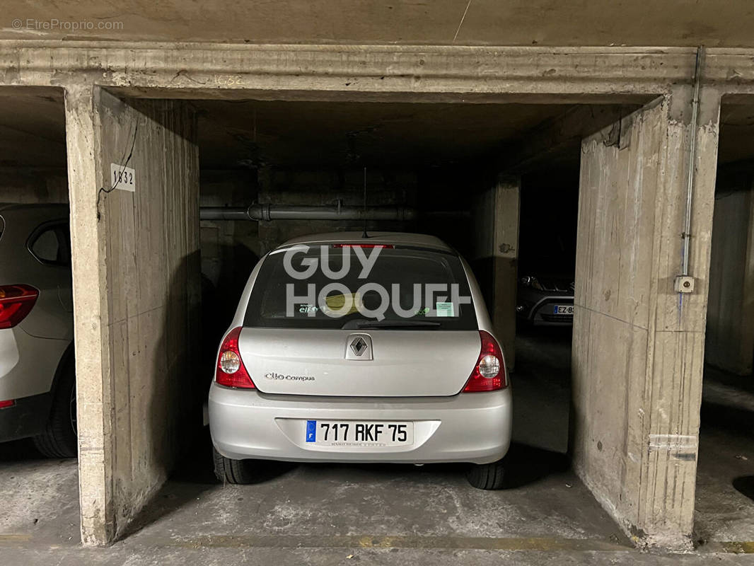 Parking à PARIS-15E