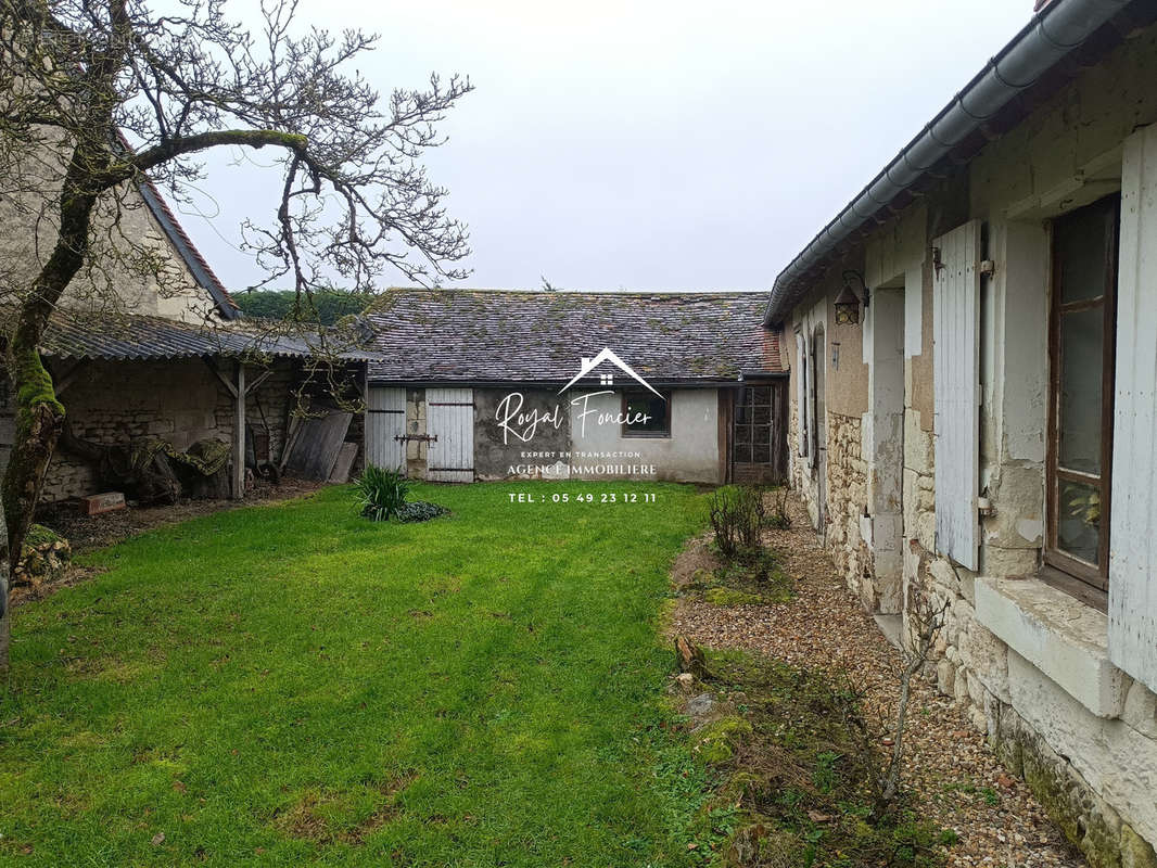 3 Celliers au fond  - Maison à YZEURES-SUR-CREUSE