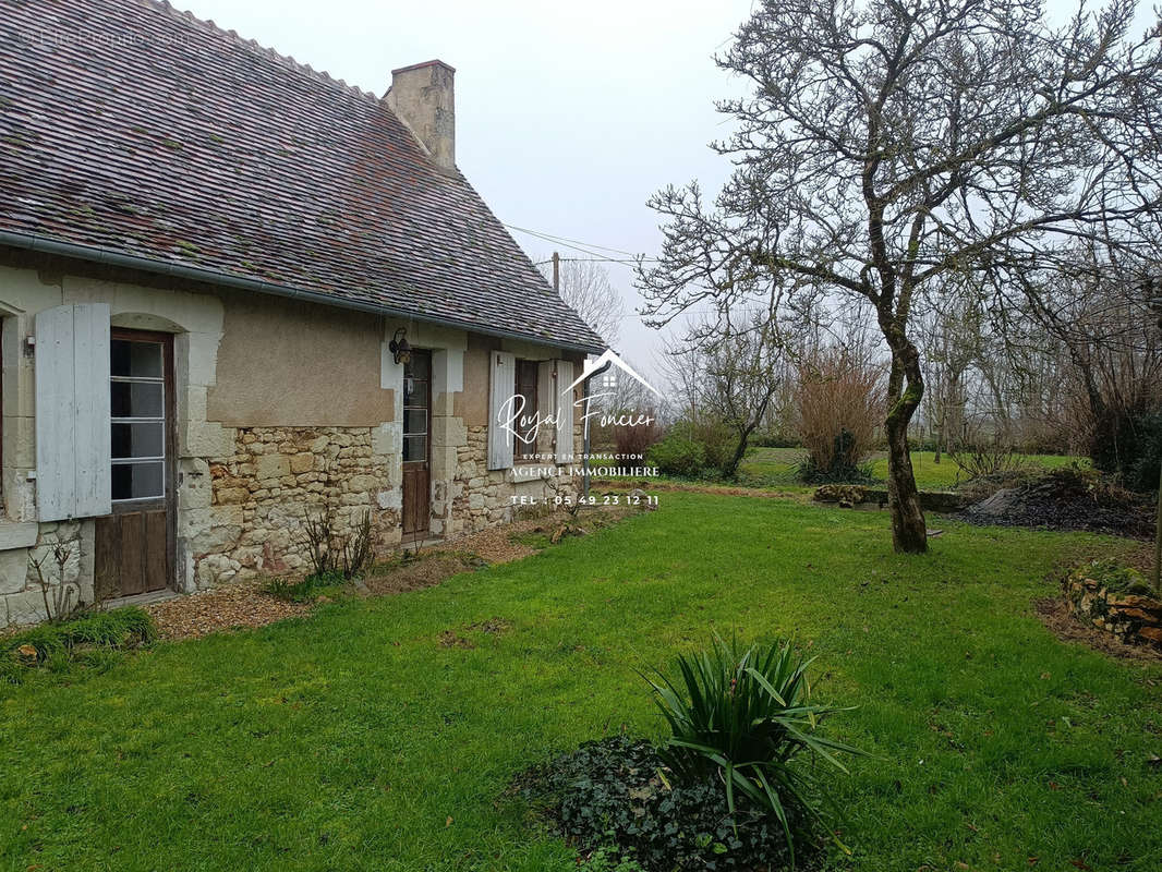 Maison à YZEURES-SUR-CREUSE