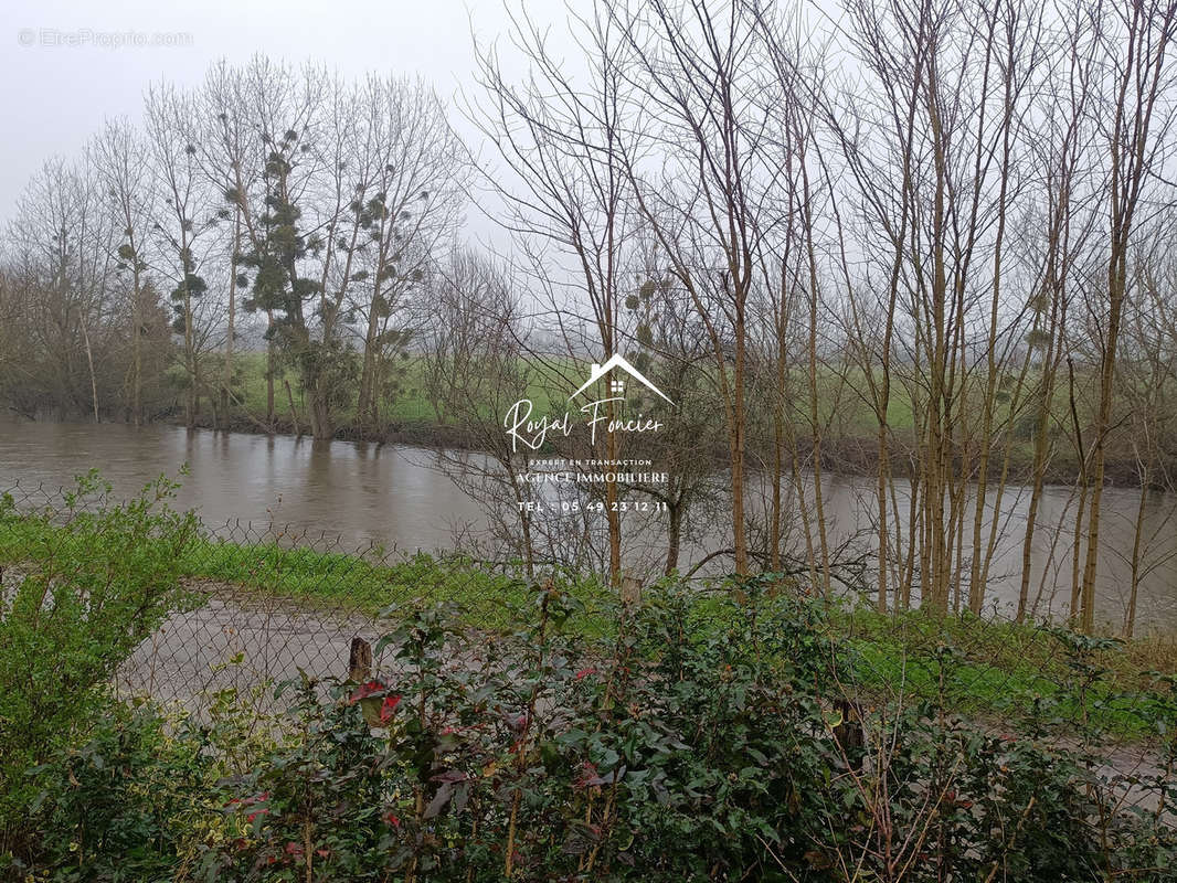 Vue sur la rivière - zone non inondable - Maison à YZEURES-SUR-CREUSE