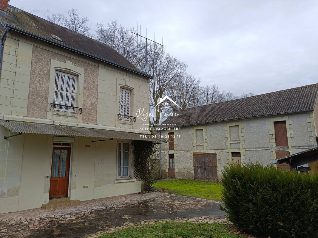 Maison de 97 m2 + Dépendances + Terrain à bâtir - Maison à LA CELLE-SAINT-AVANT