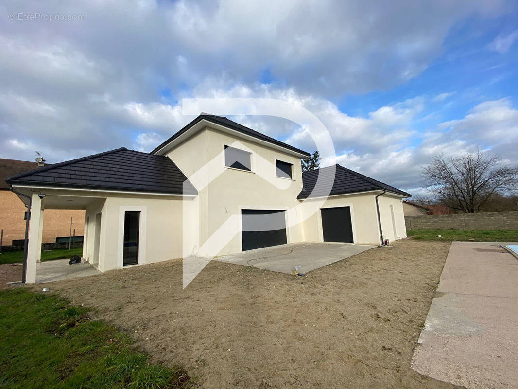 Maison à MONTCHANIN