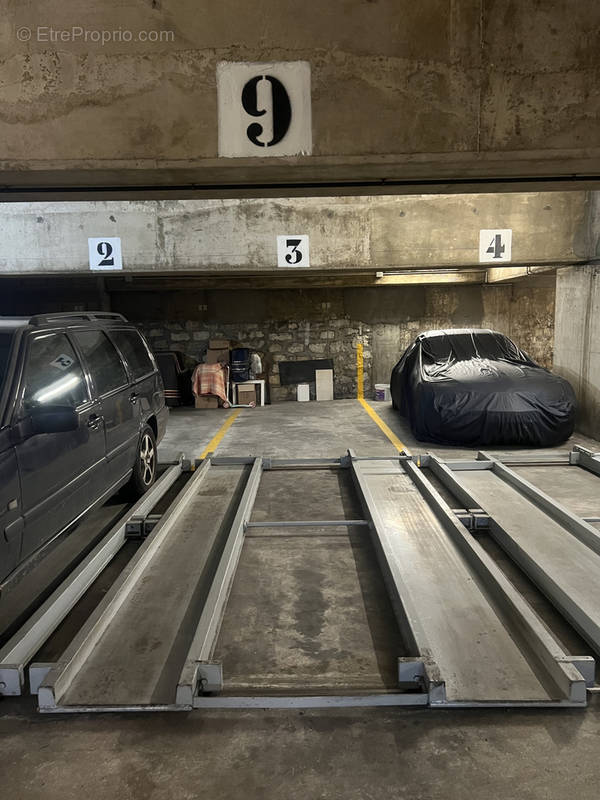 Parking à PARIS-6E