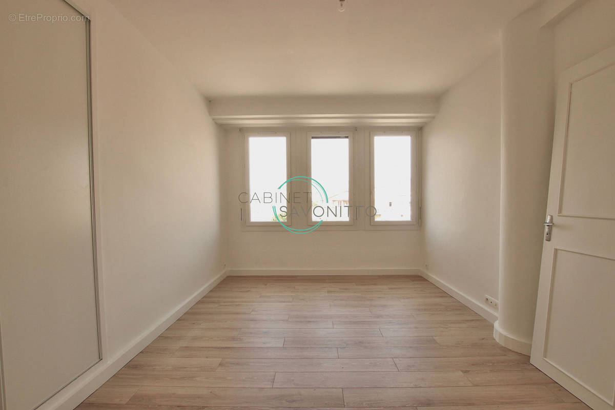 Appartement à MARSEILLE-1E