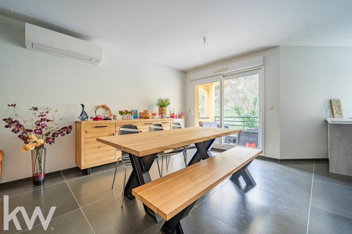 Appartement à CHARBONNIERES-LES-BAINS