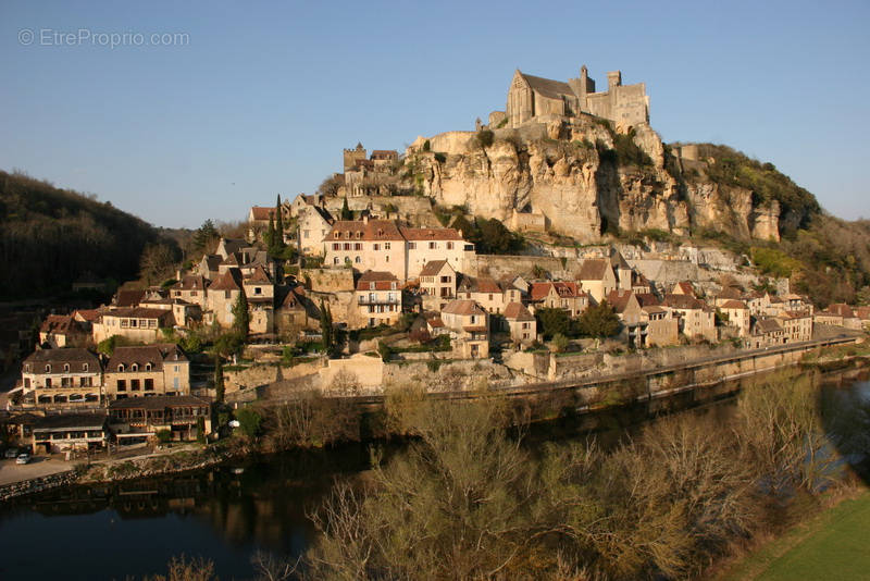 Maison à BEYNAC-ET-CAZENAC