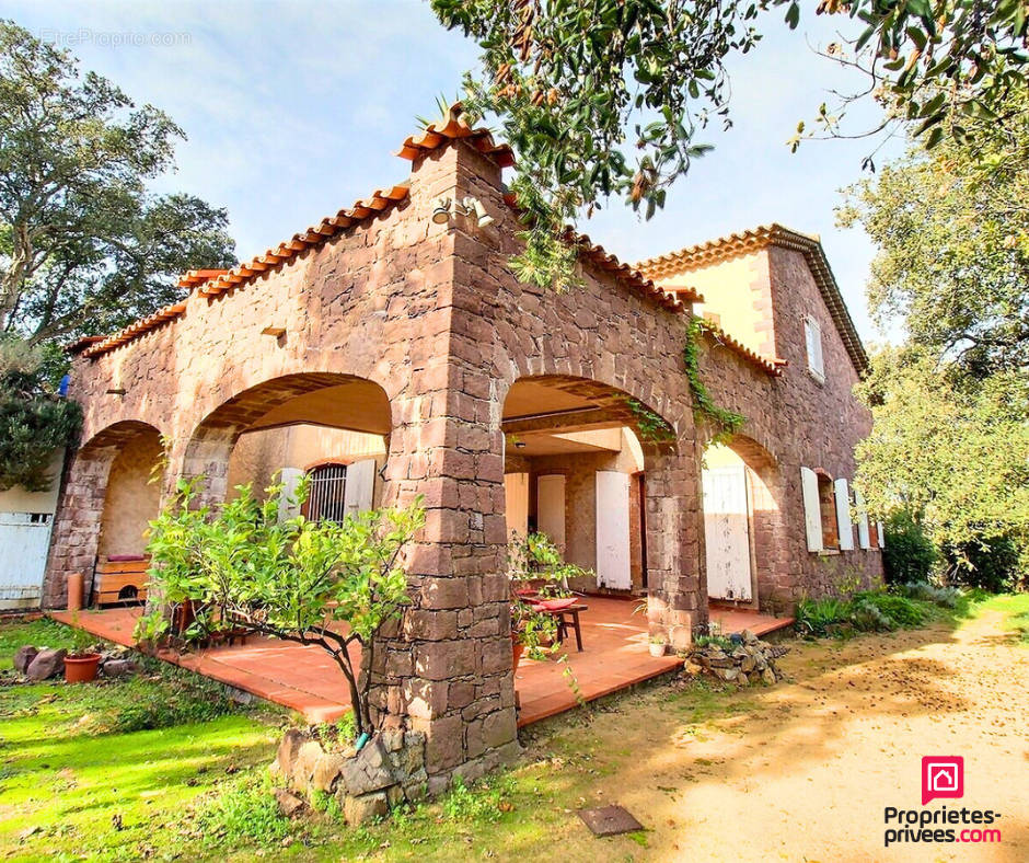 Maison à ROQUEBRUNE-SUR-ARGENS