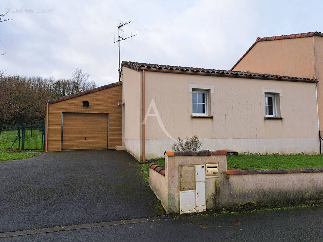 Maison à LES HERBIERS