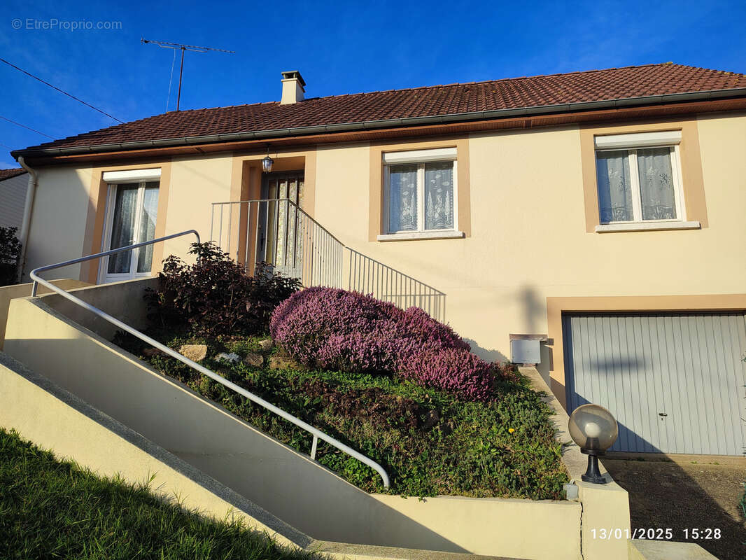 Maison à SAINT-JEAN-SUR-MAYENNE