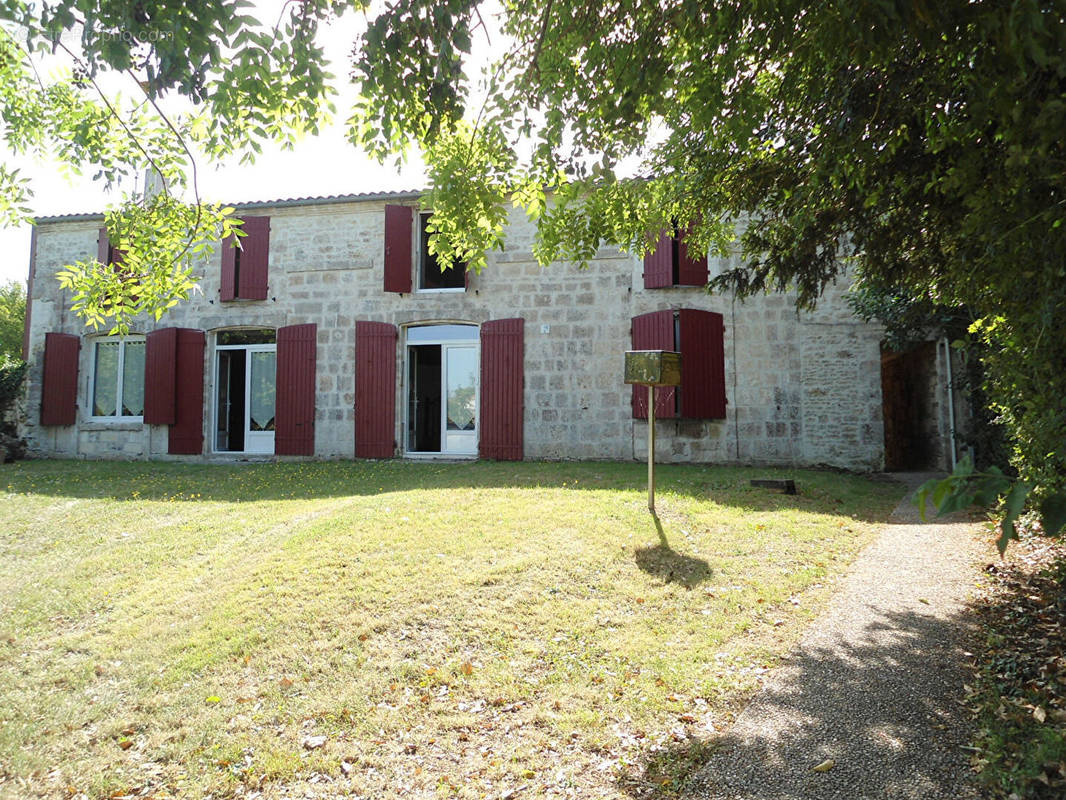 Maison à SAINT-GERMAIN-DE-MARENCENNES