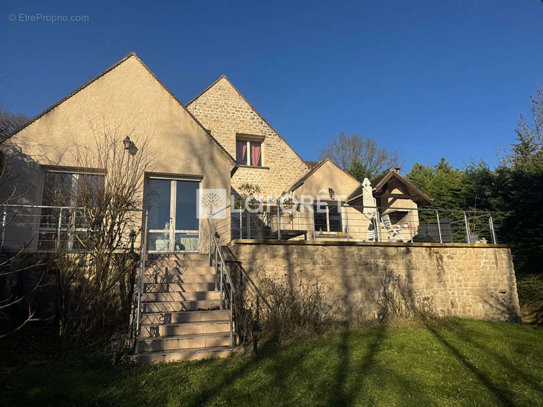 Maison à JUZIERS