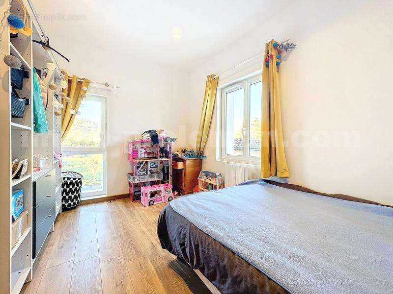 jardin_appartement_maison_t4_Peillonnex_Genève_annemasse_Ceva_tramway_Suisse_charme_chambre - Appartement à PEILLONNEX