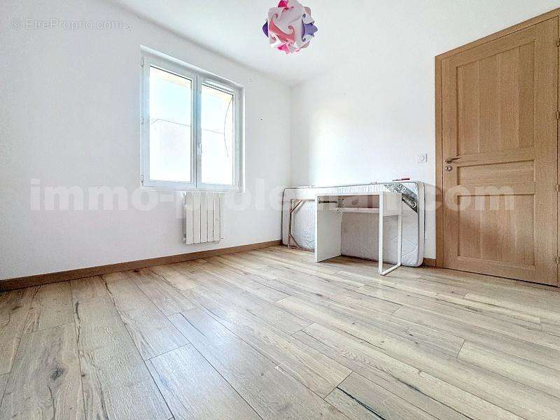 Rez-de-jardin_appartement_maison_t4_Peillonnex_Genève_annemasse_Ceva_tramway_Suisse_charme_chambre - Appartement à PEILLONNEX