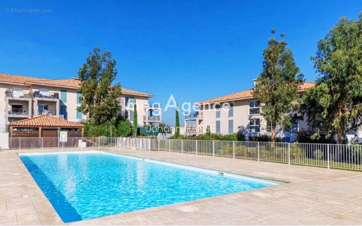 Appartement à ROQUEBRUNE-SUR-ARGENS