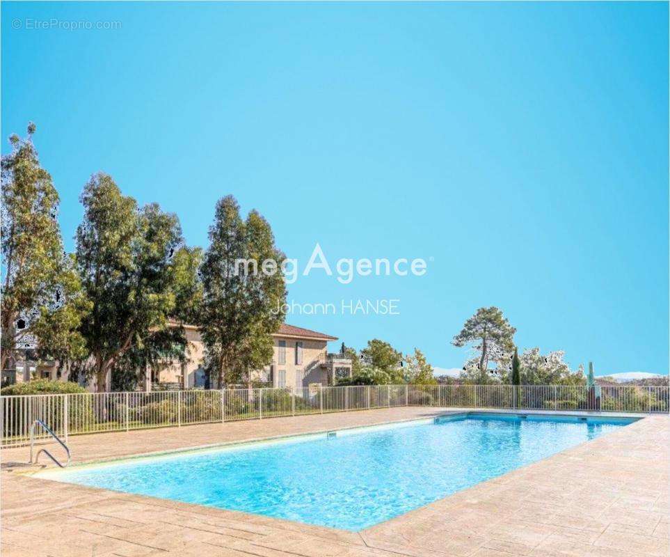 Appartement à ROQUEBRUNE-SUR-ARGENS