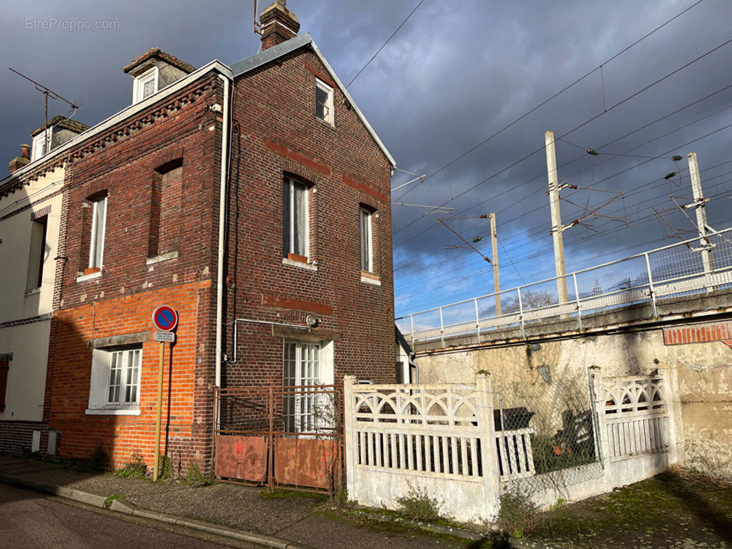 Maison à SAINT-ETIENNE-DU-ROUVRAY